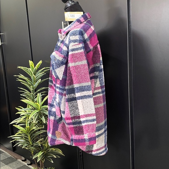 Legendary Whitetails Treasure Fleece Shacket,plaid,chest & hip pockets,snap up - Picture 6 of 12